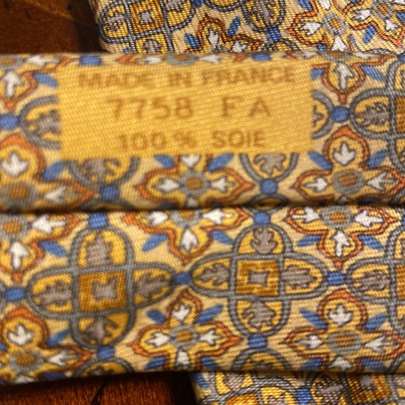 Hermès Luxury Tie - Picture 3 of 4